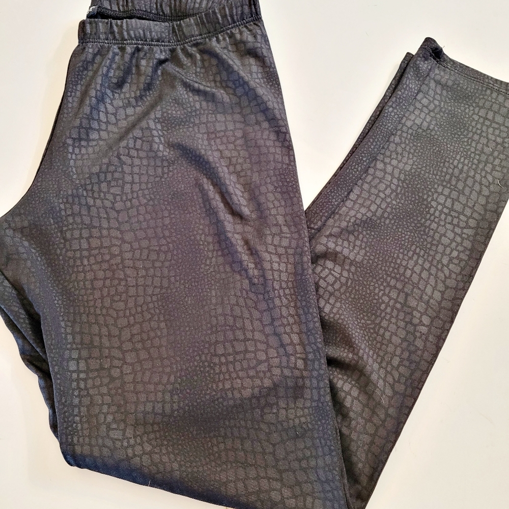 NWOT Reptile Print leggings